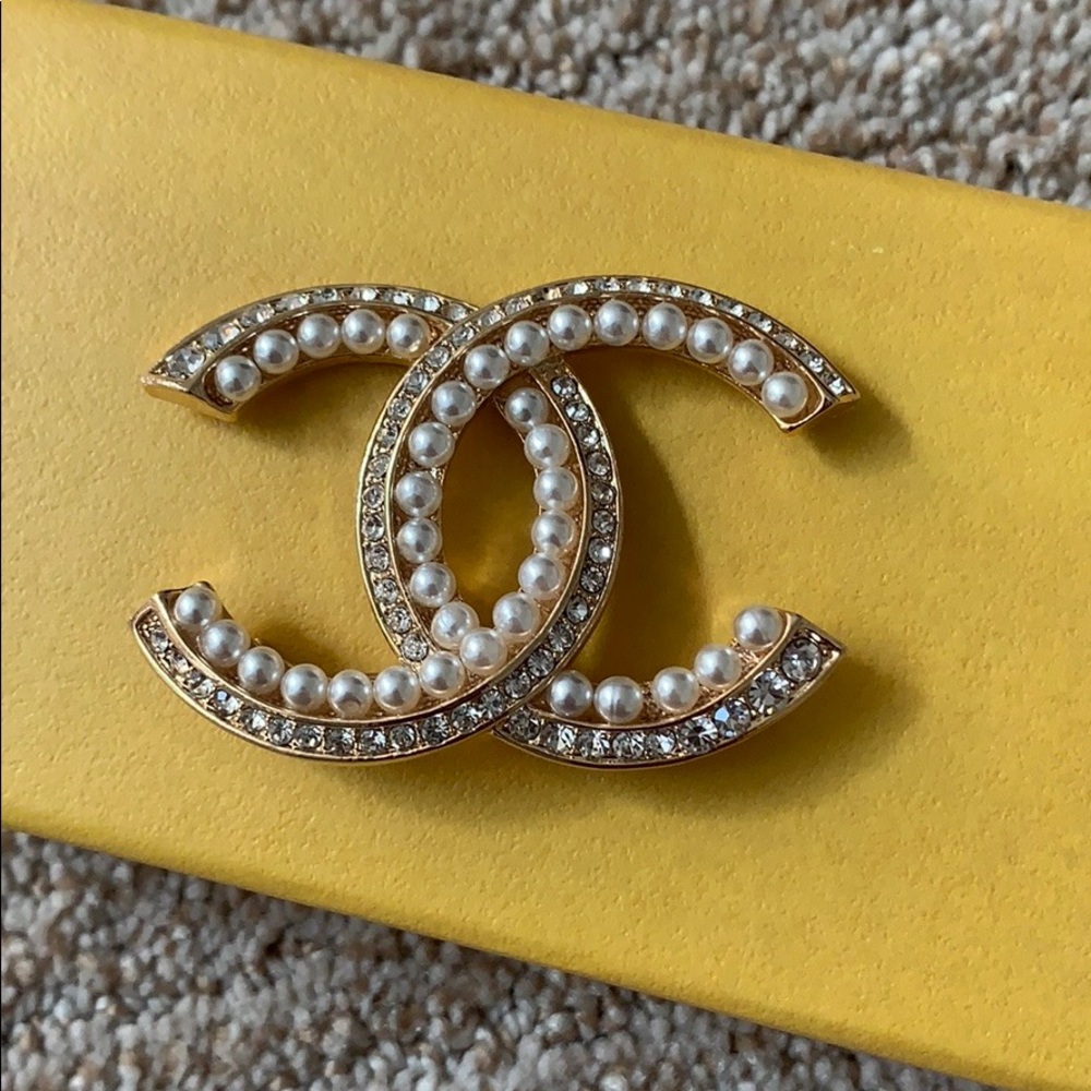 Chanel brooch rare authentic perfect condition